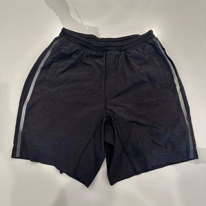 LULULEMON men’s shorts GUC size large